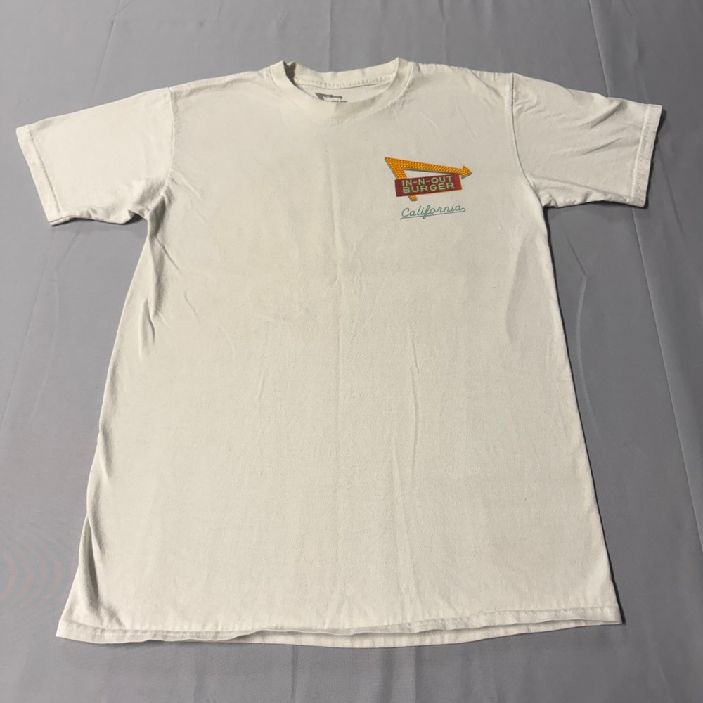 In-N-Out Burger California White Graphic T-Shirt Mens Small Vintage Cars Sunset